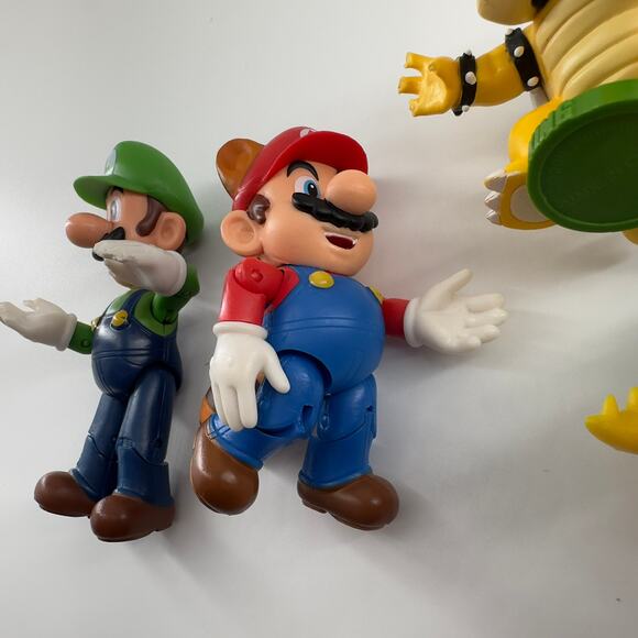 Super Mario Bros  5 Figure Set – Luigi, Mario,  2 Bowser & Penguin Mario - Picture 8 of 10